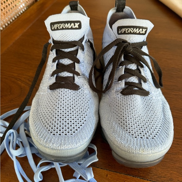 Nike Women’s VaporMax Flyknit 2 AirMax Sneakers in Aluminum, size 10 - Picture 3 of 10
